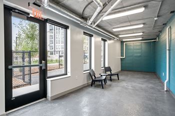 Pet lounge & dog run